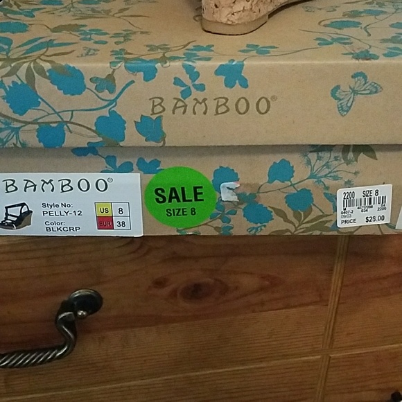 Bamboo Sandals, NWT, size 8 - Picture 3 of 4